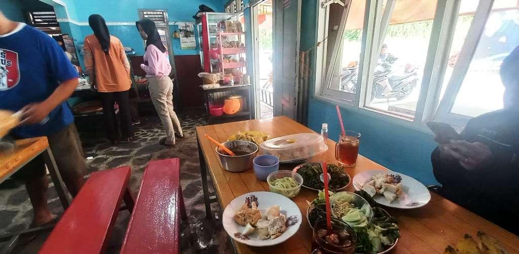 Nikmati Pecel Prasmanan Unik di Banjarnegara, Pilihan Favorit Pejabat hingga Anak Sekolahan!
